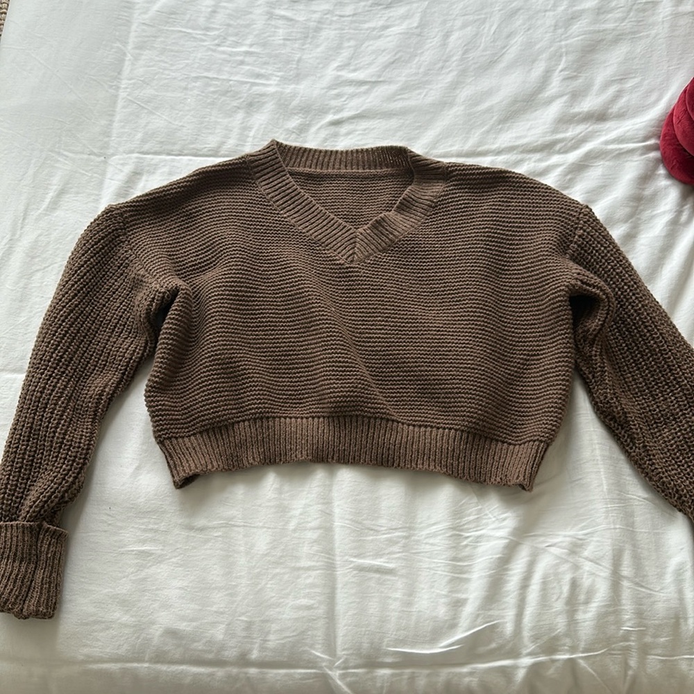 Commense Minimalism V Neck Pullover Sweater cropped. Never worn
